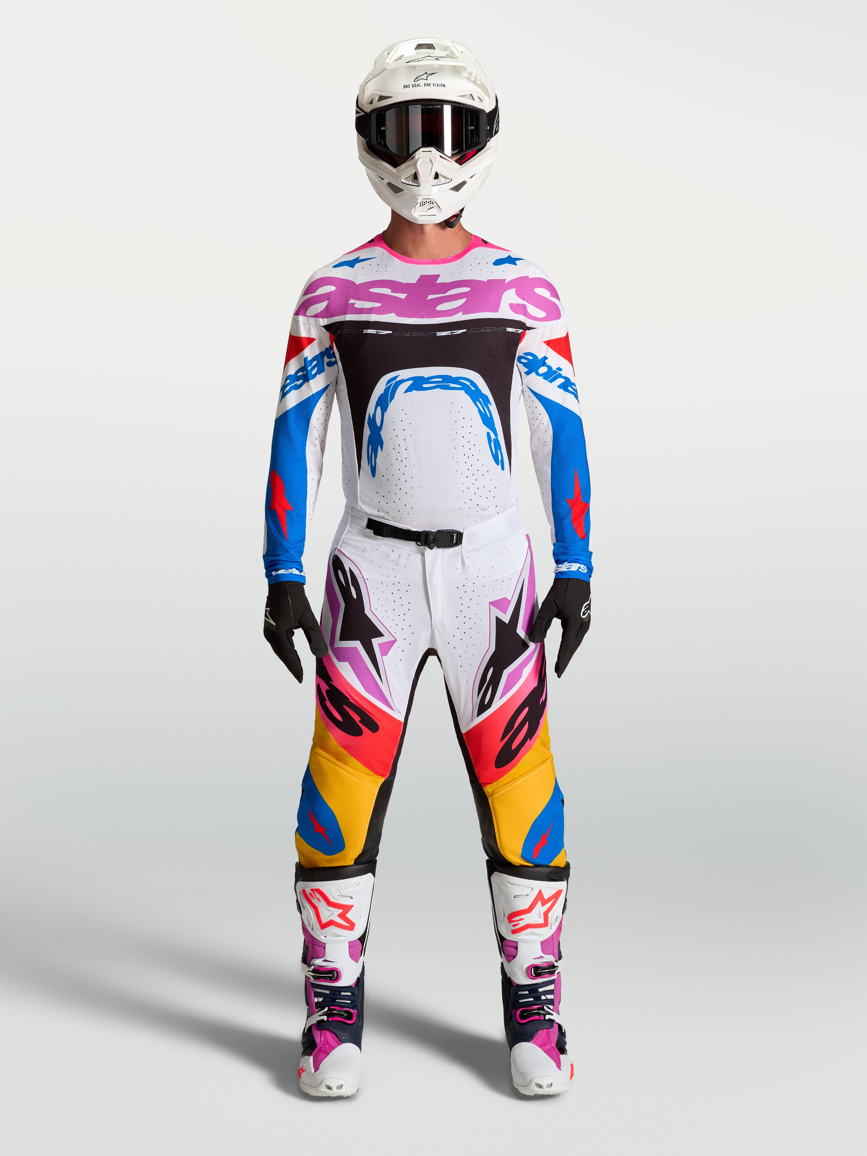 Alpinestars Supertech Dyna Trikot und Gear Set, Herren-Motocross-Rennbekleidung in Weiß und Blau mit lila Akzenten.