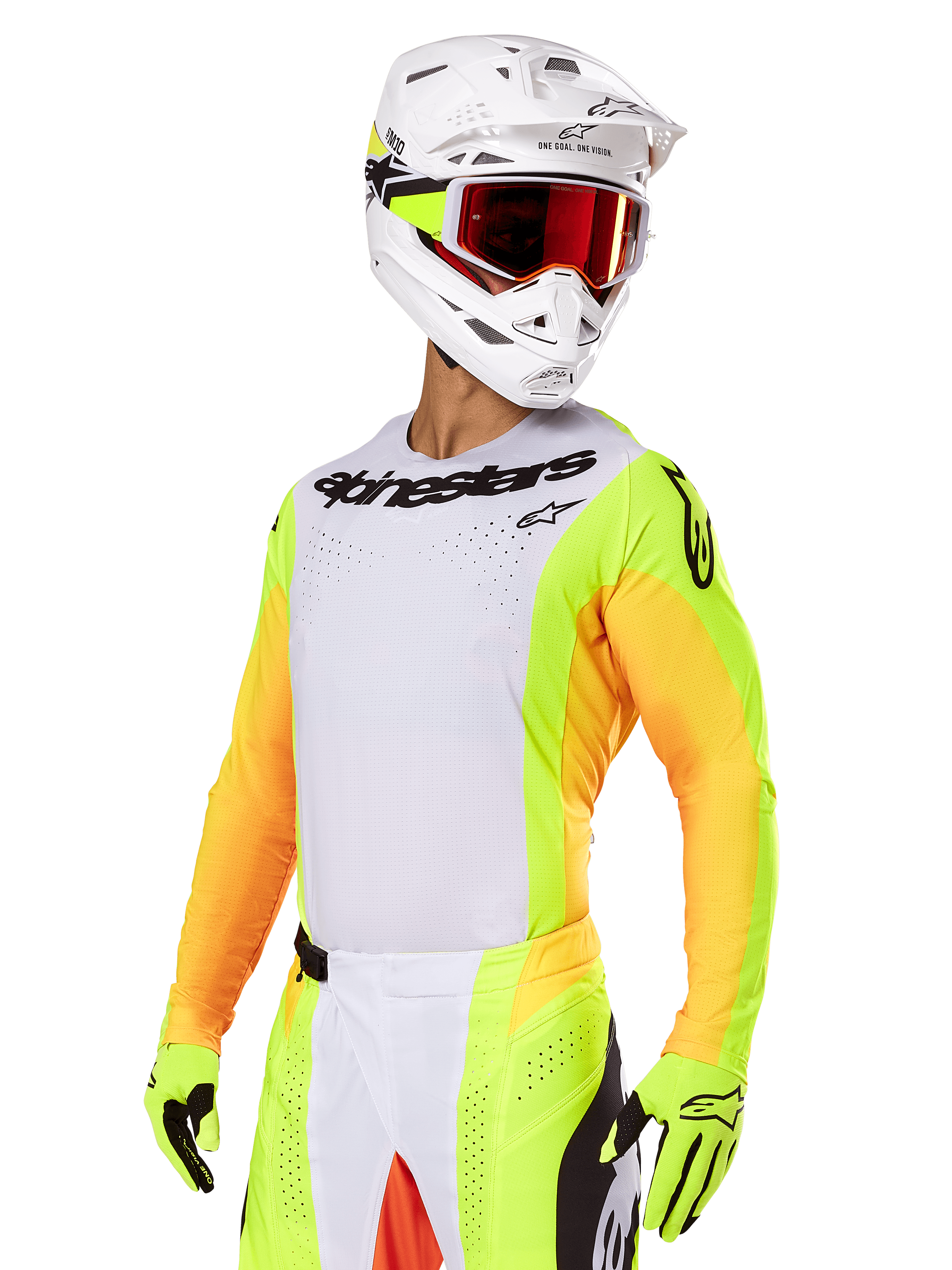 Motorcrosser in Alpinestars 2025 Techstar Melt gearset, wit jersey met felgele en oranje mouwen, zwarte 'Alpinestars' merknaam op de borst, bijpassende neongele handschoenen, witte helm met roodgetinte crossbril, professionele off-road race-uitrusting