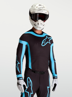 Alpinestars Supertech Vesta jersey, zwart en turkoois herenmotocrossjersey met laser-gesneden ventilatie en racepasvorm.