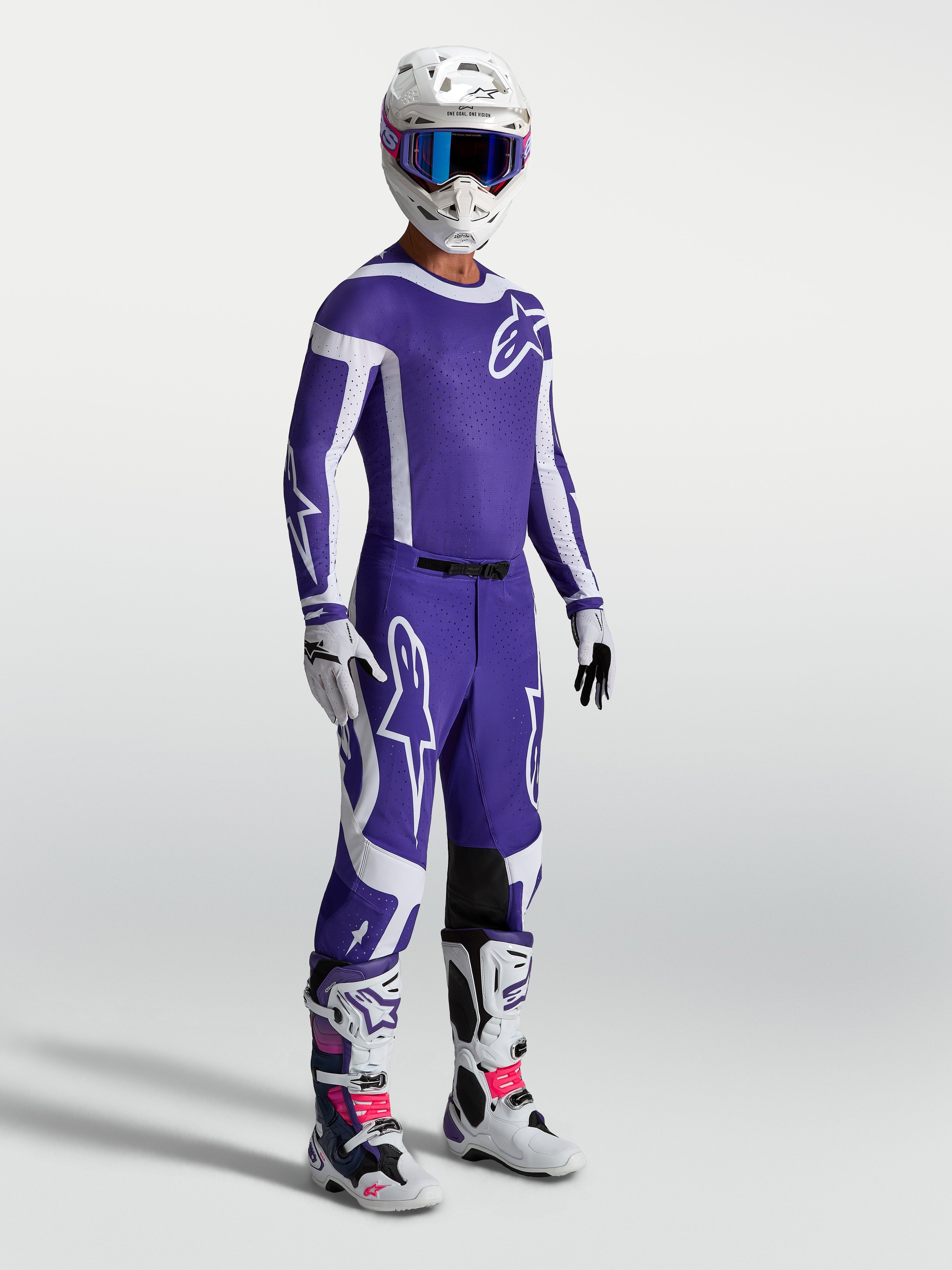 Alpinestars Supertech Vesta jersey en gear set, diepblauw en wit motorcrosstenue voor heren met atletische pasvorm.