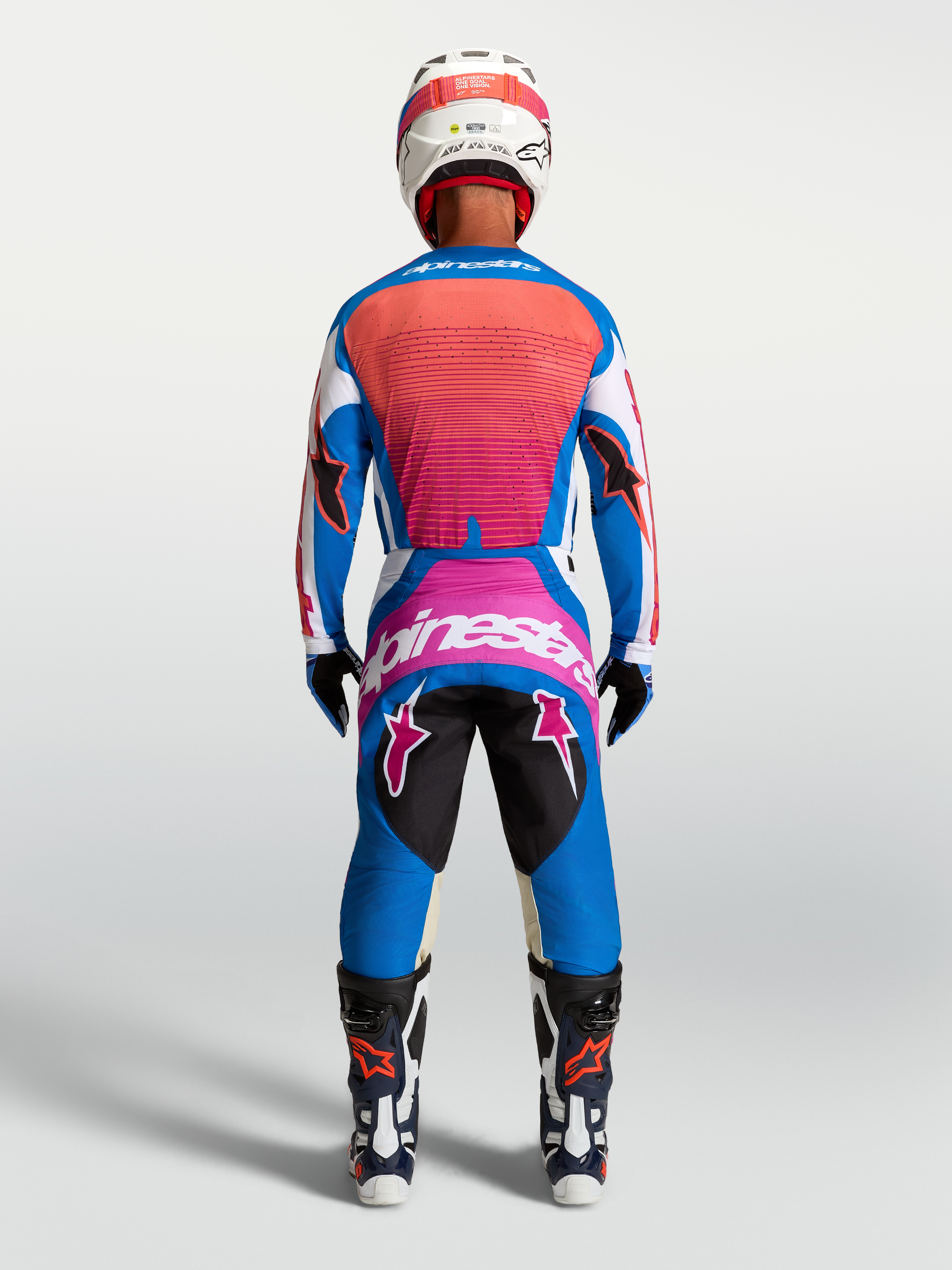 Alpinestars Techstar Maven Jersey en Techstar Maven Gear Set, blauwe en koraalrode motocrossuitrusting, achteraanzicht.