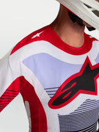 Alpinestars Techstar Maven Jersey, motocross jersey in rood, wit en lavender met lasergesneden ventilatie en atletische pasvorm.