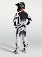 Alpinestars Techstar Swan Gear Set für Herren, Schwarz-weißes Motocross-Kit mit Spritzer-Grafiken, Rückansicht.