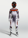 Alpinestars Techstar Swan Gear Set in Grau und Fluo-Rot, Motocross-Bekleidungsset aus Trikot und Hose für Performance-Riding.
