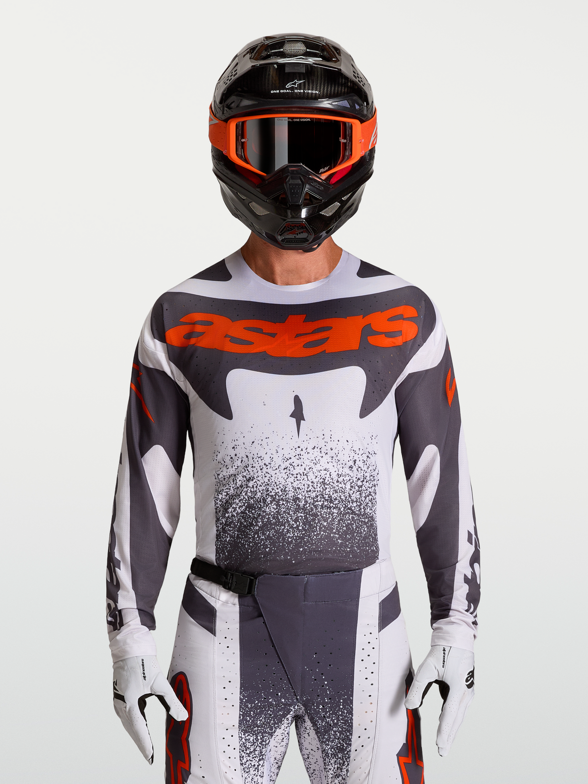 Maillot Alpinestars Techstar Swan pour homme, maillot de motocross blanc et gris avec accents rouge fluo, coupe athlétique.