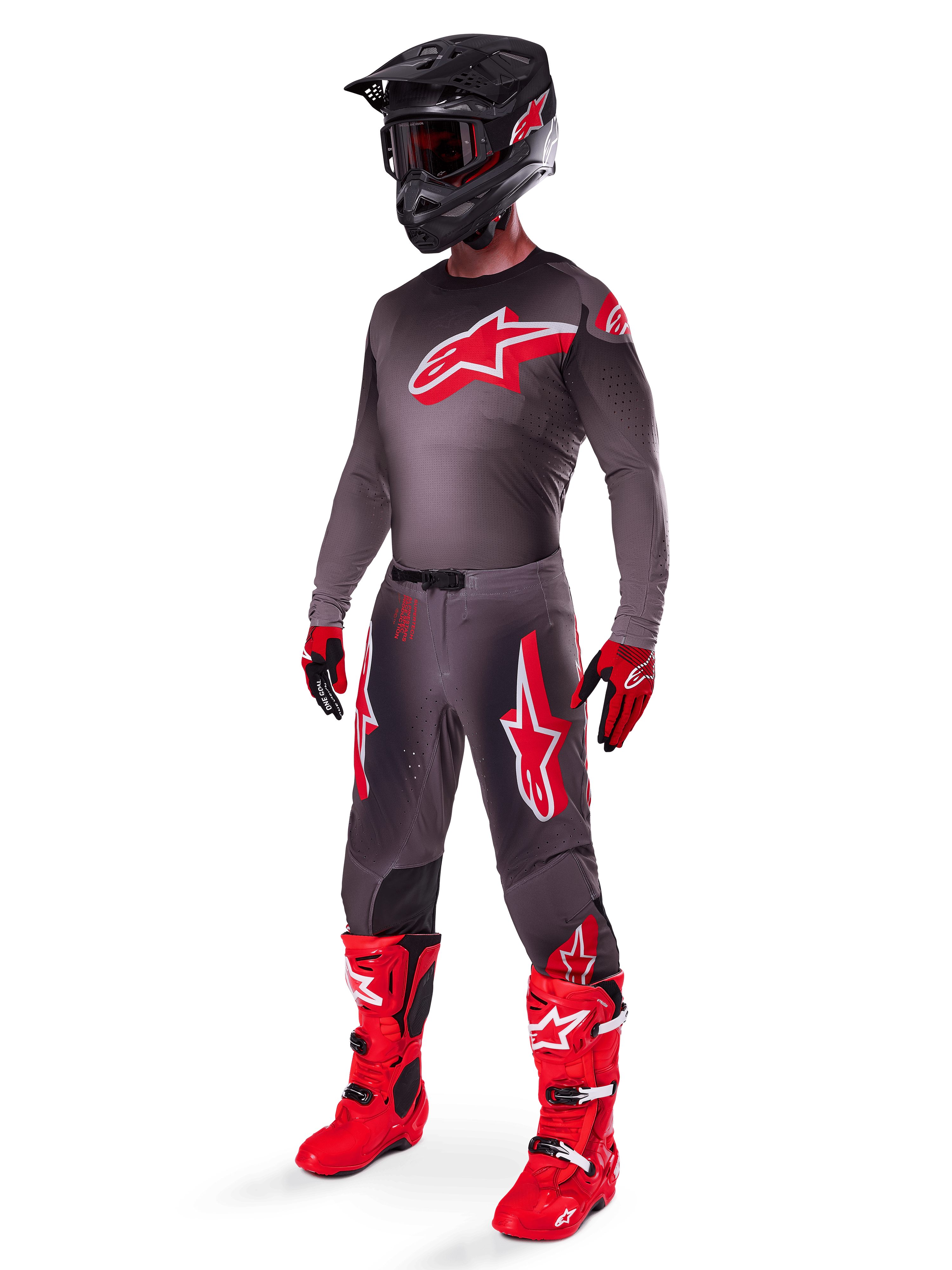 Ensemble d'équipement Alpinestars Supertech Lipan 2025, tenue de motocross complète, maillot gris foncé et rouge avec un grand logo en étoile, pantalon assorti avec des accents rouges et des graphismes d'étoiles, gants rouges et bottes rouge vif avec des boucles blanches, incluant un casque noir mat avec des lunettes rouges.