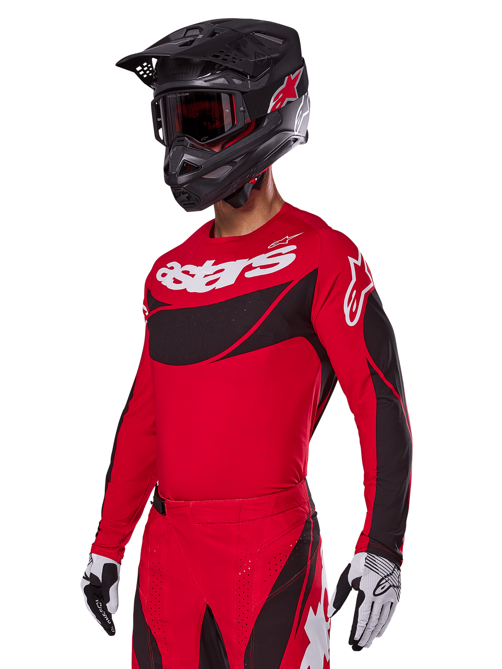 Alpinestars 2025 Techstar Dreem Gear Set, rotes Motocross-Trikot und Hose mit schwarzen und weißen Akzenten, getragen mit schwarzem Helm und Goggles, weiße und schwarze Handschuhe, markantes „astars“-Branding, konzipiert für Performance-Offroad-Rennsport