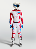 Alpinestars Racer Hunt, pantalons de motocross pour homme, blancs et rouges avec accents bleus, coupe ergonomique pré-courbée.