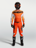 Alpinestars Racer Amber jersey en Racer Amber uitrustingsset, motocross-outfit voor heren, oranje en wit, ademende pasvorm.
