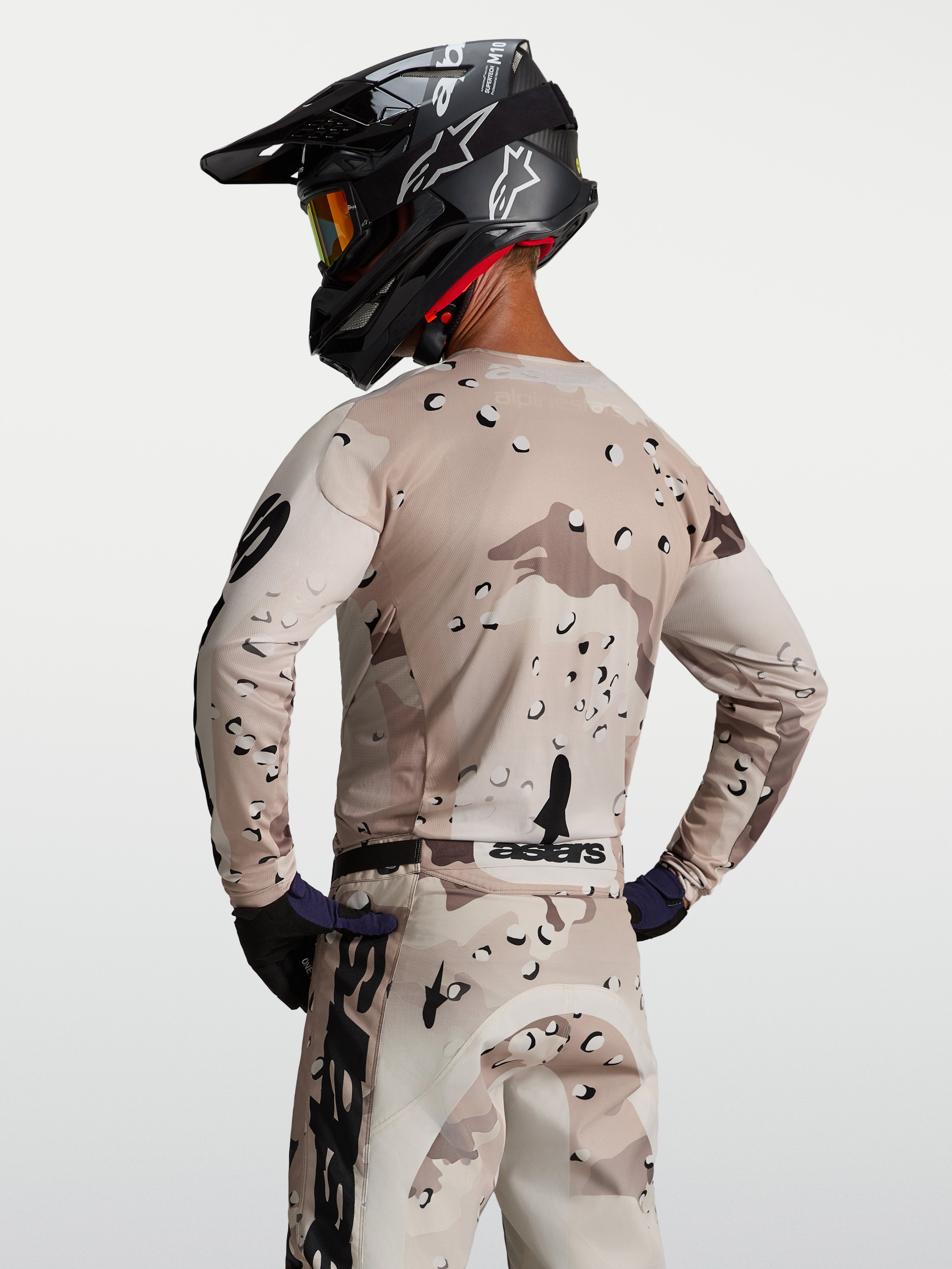Alpinestars Racer Lone Trikot, Herren-Motocross-Trikot, Desert Camo und Schwarz, Rückansicht, feuchtigkeitsableitend.