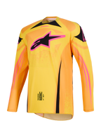 Alpinestars 2026 Techstar Nomur Trikot, Motocross-Trikot in Orange, Gelb und Pink, markantes pink-schwarzes Alpinestars Stern-Logo auf der Brust, langärmelige sportliche Rennpassform, Hochleistungs-Bekleidung für den Offroad-Wettkampf