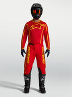 Alpinestars Fluid Apex V2 Jersey AND Fluid Apex V2 Gear Set, heren motorcrosskleding, rood en goud, vochtafvoerend textiel.