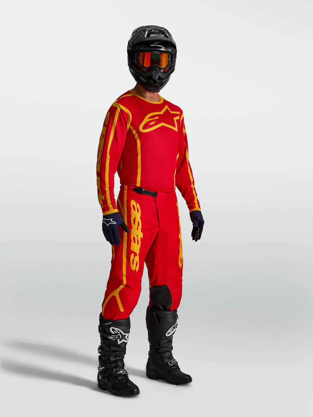 Alpinestars Fluid Apex V2 jersey, motocross-shirt voor heren, rood en goud, ademend en vochtafvoerend polyfabric.