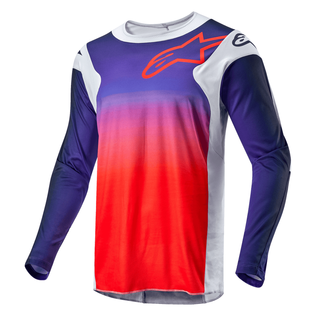 Alpinestars 2024 Racer Hoen Jersey, Motocross-Trikot, Farbverlauf von Marineblau zu Hot Orange mit hellgrauen Seiteneinsätzen, roter Alpinestars-Logo-Umriss auf der Brust, technische Langarmbekleidung für den Offroad-Rennsport