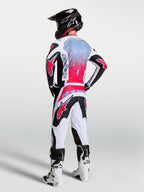 Alpinestars 2027 Fluid Drag gear set, zwart, wit en rode heren motocrossoutfit met spray-effect graphics.
