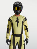 Maillot Techstar Atrox d'Alpinestars, maillot de motocross jaune et noir pour homme, perforations laser et coupe athlétique.