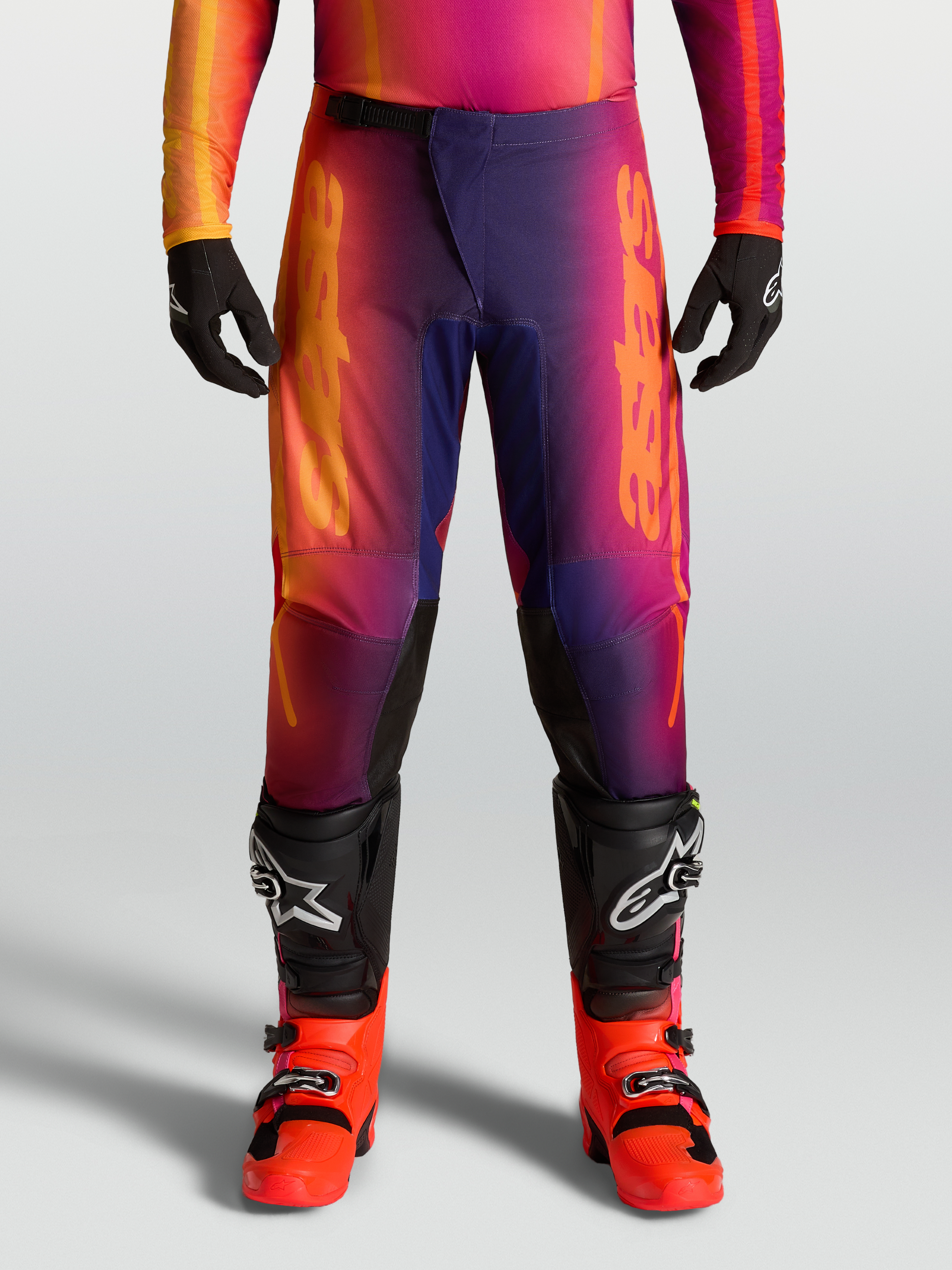 Pantalon de motocross Alpinestars Fluid Kepler 2027 pour homme, dégradé violet et orange, design sport ergonomique.
