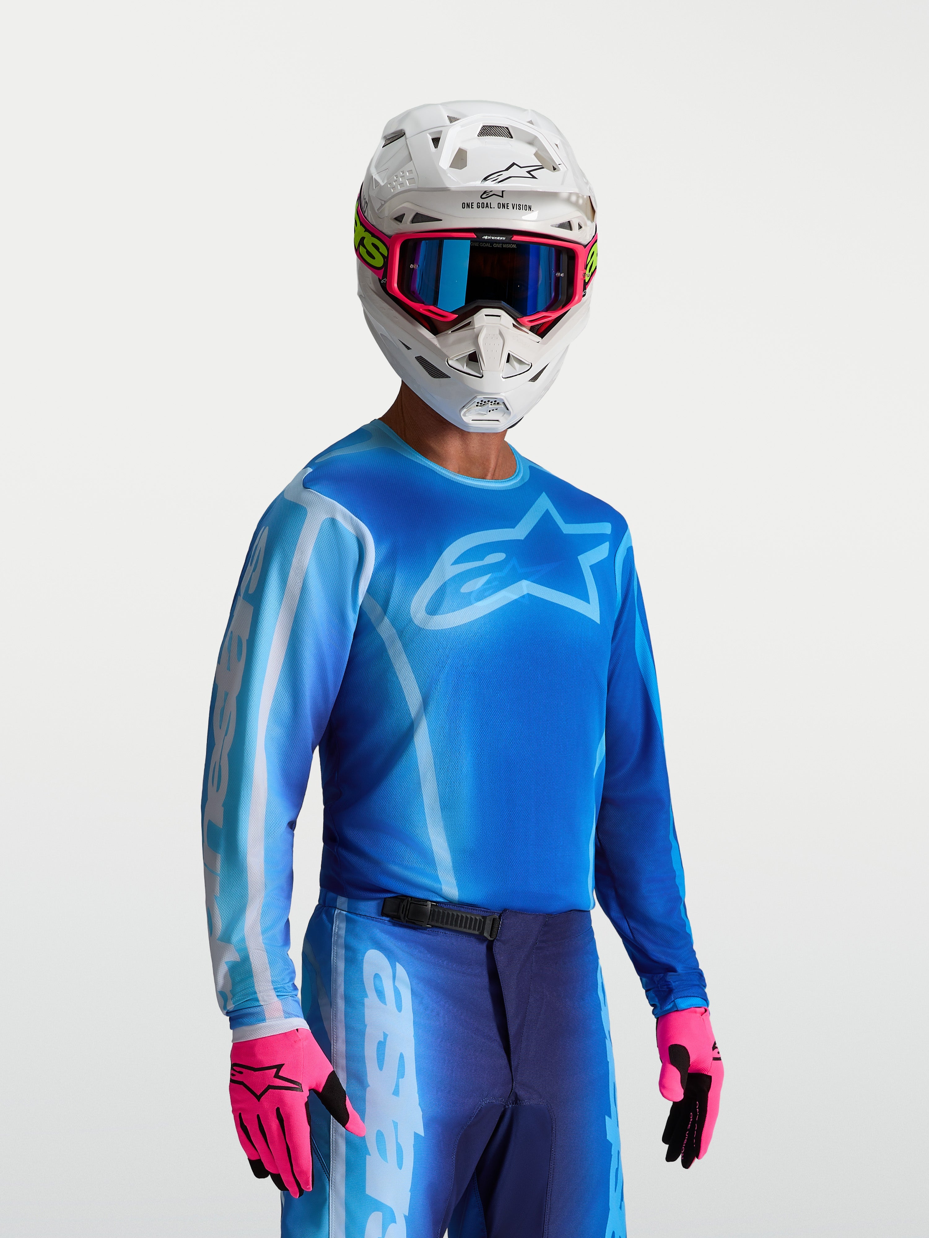 Alpinestars Fluid Kepler jersey, heren motorcrossjersey in blauw, ademend en vochtafvoerend polystof op een model.