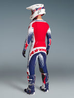 Alpinestars Techstar Unity, maillot de motocross rouge, blanc et bleu, édition limitée, panneaux ventilés, vue de dos.