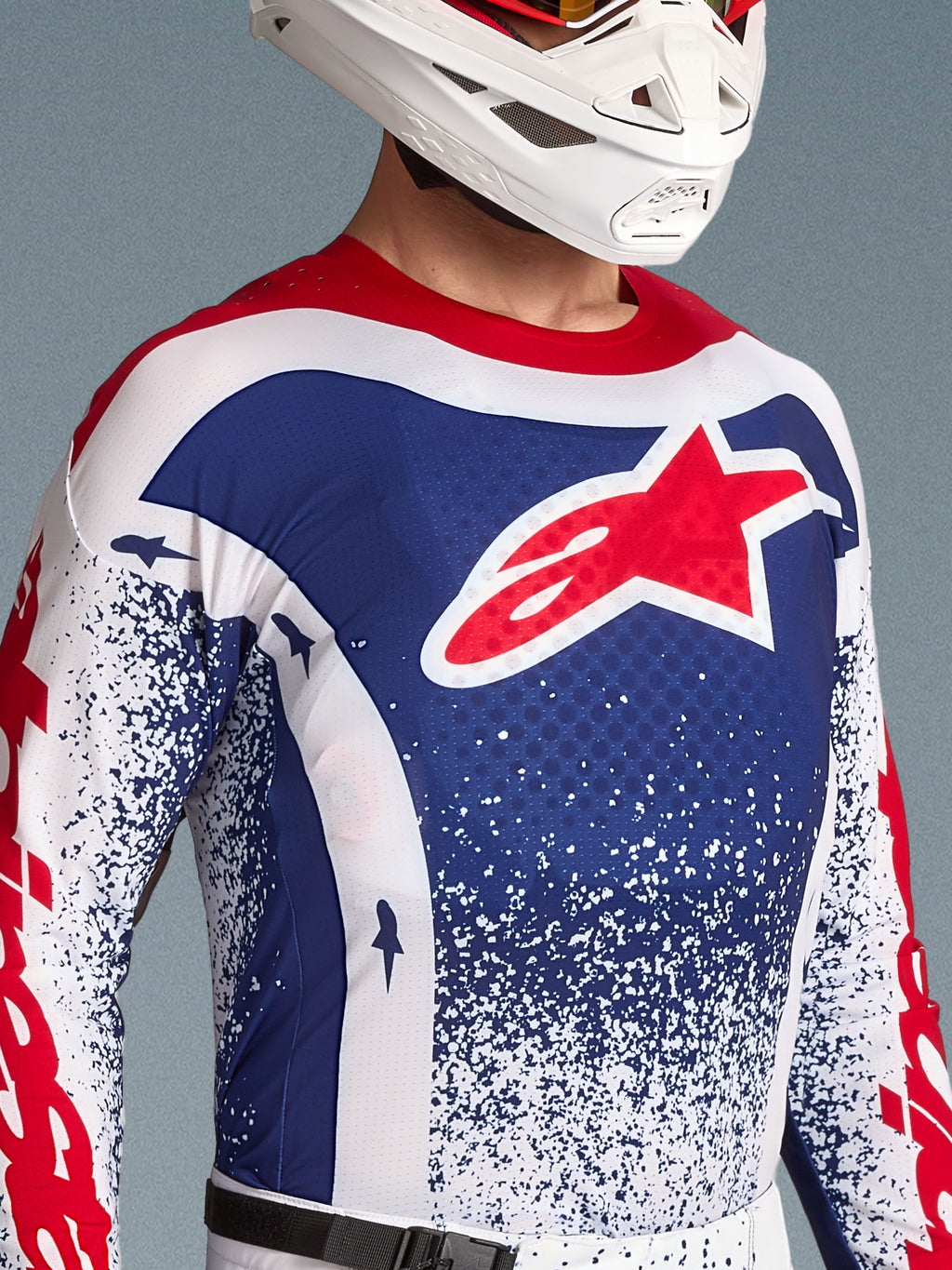 Alpinestars Techstar Unity Jersey édition limitée, maillot de motocross homme, rouge, blanc et bleu, coupe race ventilée.