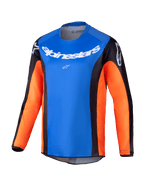 Alpinestars 2025 Youth Racer Melt Jersey, Jugend-Motocross-Langarmtrikot, hellblaue Brust mit orangefarbenen Ärmeln und schwarzen Seiteneinsätzen, weißes Alpinestars-Branding auf Brust und Schultern, leichtes feuchtigkeitsableitendes Material für Offroad-Fahrten von Jugendlichen