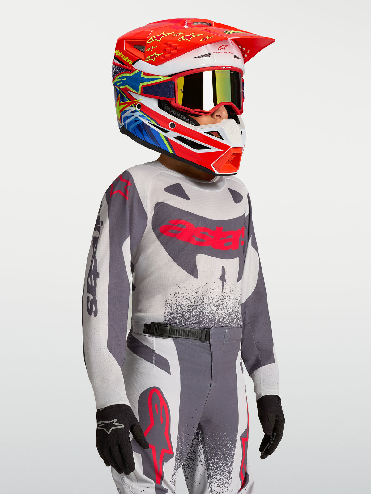 Alpinestars 2027 Jugend Supertech Swan Trikot und Gear Set, grau-rotes Motocross-Outfit für jugendliche Fahrer.