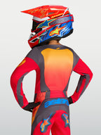 Alpinestars jeugd Fluid Hunt jersey in rood en grijs, vochtafvoerende motorcrossjersey met een ontspannen atletische pasvorm.