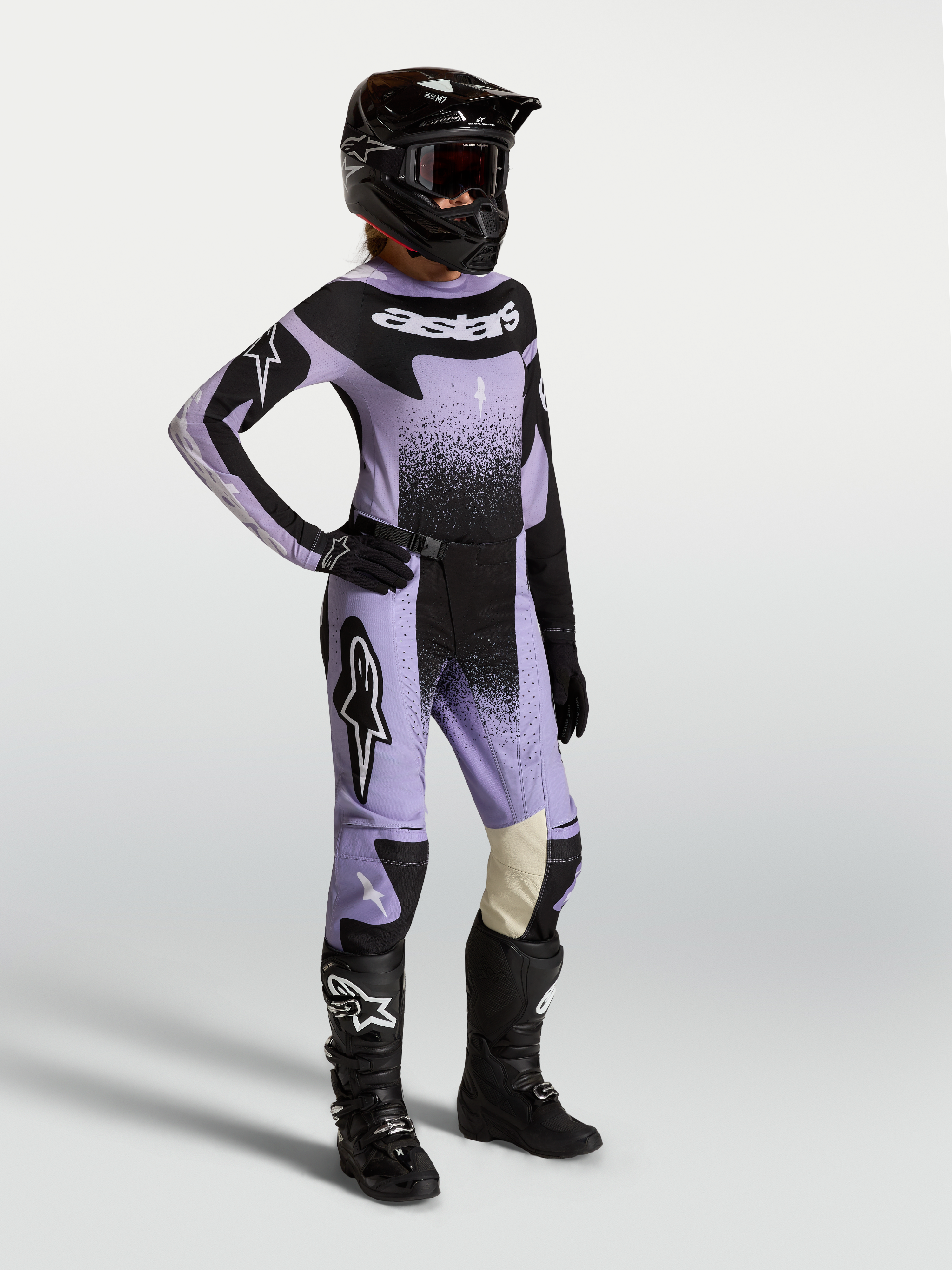 Alpinestars Stella Techstar Swan jersey en uitrustingsset, dames motocross-outfit in lichtpaars en zwart met zwanengraphics, professionele off-road kleding