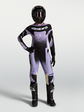 Alpinestars Stella Techstar Swan motocross-uitrustingsset voor dames, in lichtpaars en zwart met jersey en broek.
