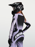 Alpinestars Stella Techstar Swan jersey, ademende dames-motocross racing top, lichtpaars en zwart, race-pasvorm.