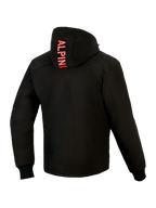 Alpinestars Radium Tech Hoodie, Rückansicht, Schwarz mit Bright Red, vertikales Alpinestars-Branding auf der Kapuze, 3-lagige winddichte Technical-Shell, gerippte Stretch-Manschetten, stromlinienförmige urbane athletische Passform.