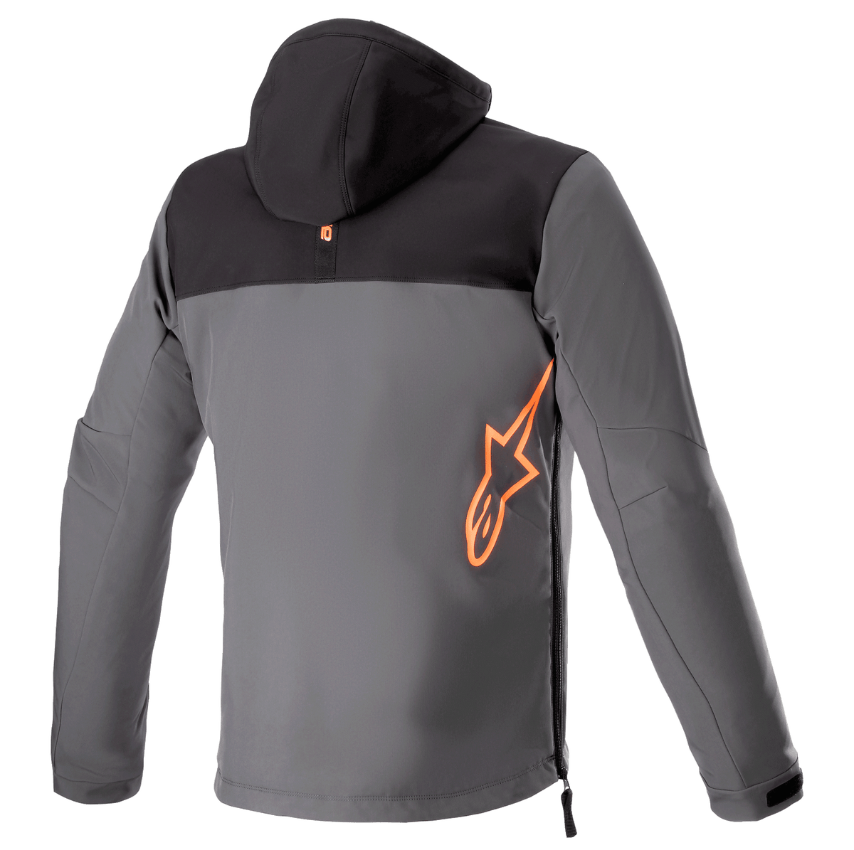Alpinestars Sherpa Hoodie, Rückansicht, technische Motorradjacke in Schwarz und Grau, großes fluoreszierendes orangefarbenes Alpinestars-Logo auf dem unteren Rücken, seitlicher Reißverschluss, urbane Softshell-Motorradbekleidung