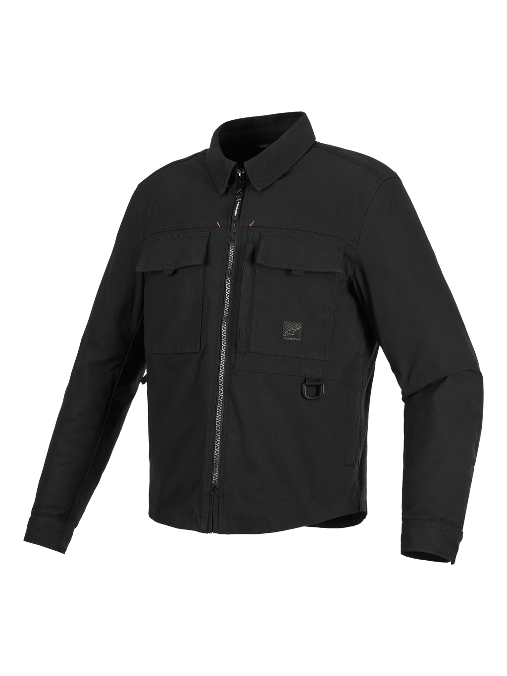 Surchemise résistante à l'eau Alpinestars Bryon, veste de moto noire, vue de face de trois-quarts, design inspiré du vêtement de travail avec poches cargo sur la poitrine, anneau en D métallique et fermeture éclair frontale, texture en toile cirée durable.