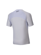Alpinestars Tech KX Sim Top - Manches courtes, couche de base de karting blanche, vue arrière, comprend un panneau supérieur arrière en maille respirante, logo Alpinestars noir à l'encolure, matériau extensible ergonomique pour la performance en course