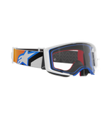 Alpinestars Supertech Corp Goggles, motorcrossbril, blauw, oranje en helder, zijaanzicht met heldere lens, wit frame met blauwe en rode accenten, en brede band met oranje en blauwe graphics en groot wit Alpinestars-logo.