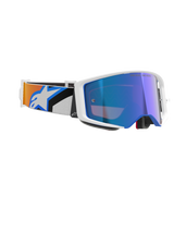 Alpinestars Supertech Corp Goggles Absolute Vision, motocrossbril, wit frame met blauwe spiegellens, verstelbare band met blauw en oranje grafisch ontwerp en Alpinestars-logo, professionele off-road racebril