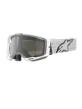 Alpinestars Vision 8 Corp Goggles, lunettes de motocross blanches, écran miroir argenté, sangle à motifs gris et blancs, lunettes de course tout-terrain, rembourrage intérieur confortable, monture rectangulaire moderne