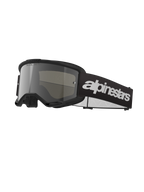 Alpinestars Vision 3 Wordmark motorcrossbril, zwart en spiegelzilver, breed zilver getinte lens, verstelbare zwarte band met prominent wit wordmark-logo, met schuim gevoerd frame met ventilatieopeningen, ontworpen voor off-road racen