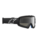 Alpinestars Vision Youth Corp Goggles, motocrossbril, Black Mirror Silver, voorzien van een gespiegelde polycarbonaat lens en een zwarte band met een wit Alpinestars-logo, ontworpen voor jonge rijders
