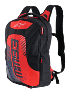 Sac à dos Alpinestars MM93 City Hunter V2, noir et rouge, sac à dos de moto sportif avec bretelles ergonomiques rembourrées, compartiments multiples avec tirettes rouges, panneau avant rouge vif avec logo MM93 et éléments graphiques Marc Marquez, polyfibre durable, design profilé
