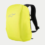 Alpinestars AMP3 rugzak, fluorescerend gele regenhoes met zilveren Alpinestars-logo, zwarte verstelbare schouderbanden, waterdicht beschermend accessoire voor motoruitrusting