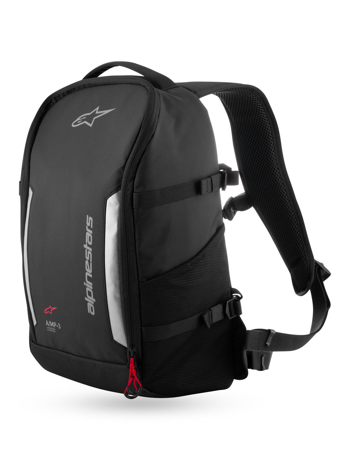 Sac à dos Alpinestars AMP3, sac à dos de moto 17 L, noir, vue de trois-quarts avant montrant les détails réfléchissants argentés, le logo Alpinestars, la tirette rouge, les sangles de compression latérales et la bretelle rembourrée en maille.