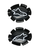 Alpinestars GP Plus kniesliders, motorrace knieschuivers, zwart en wit, glanzende afwerking met wit sterlogo, klittenband bevestigingssysteem, voorzien van 'One Goal One Vision' branding, set van links en rechts