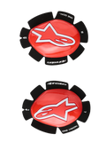 Alpinestars GP Plus kniesliders, motorracing kniebescherming, rood en zwart, wit sterlogo, 'ONE GOAL. ONE VISION.' branding, klittenband bevestiging, paar voor links en rechts