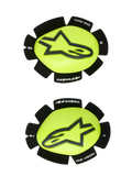 Alpinestars GP Plus kniesliders, motorrace kniesliders, fluorgeel en zwart, set van links en rechts met een zwart ster-logo op een glanzend geel oppervlak, getextureerde zwarte randen met "alpinestars" en "ONE GOAL ONE VISION" branding, ontworpen voor slijtvastheid op het circuit