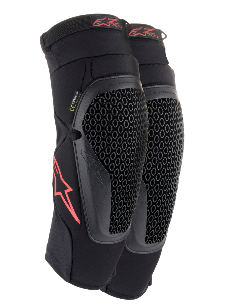 Alpinestars Bionic Flex Knieschützer, Schwarz und Rot, Paar Motocross-Knieschützer mit perforierten Nucleon Flex Technologie-Protektoren, roten Astars-Logos und elastischen Riemen auf einem atmungsaktiven schwarzen Mesh-Ärmel.