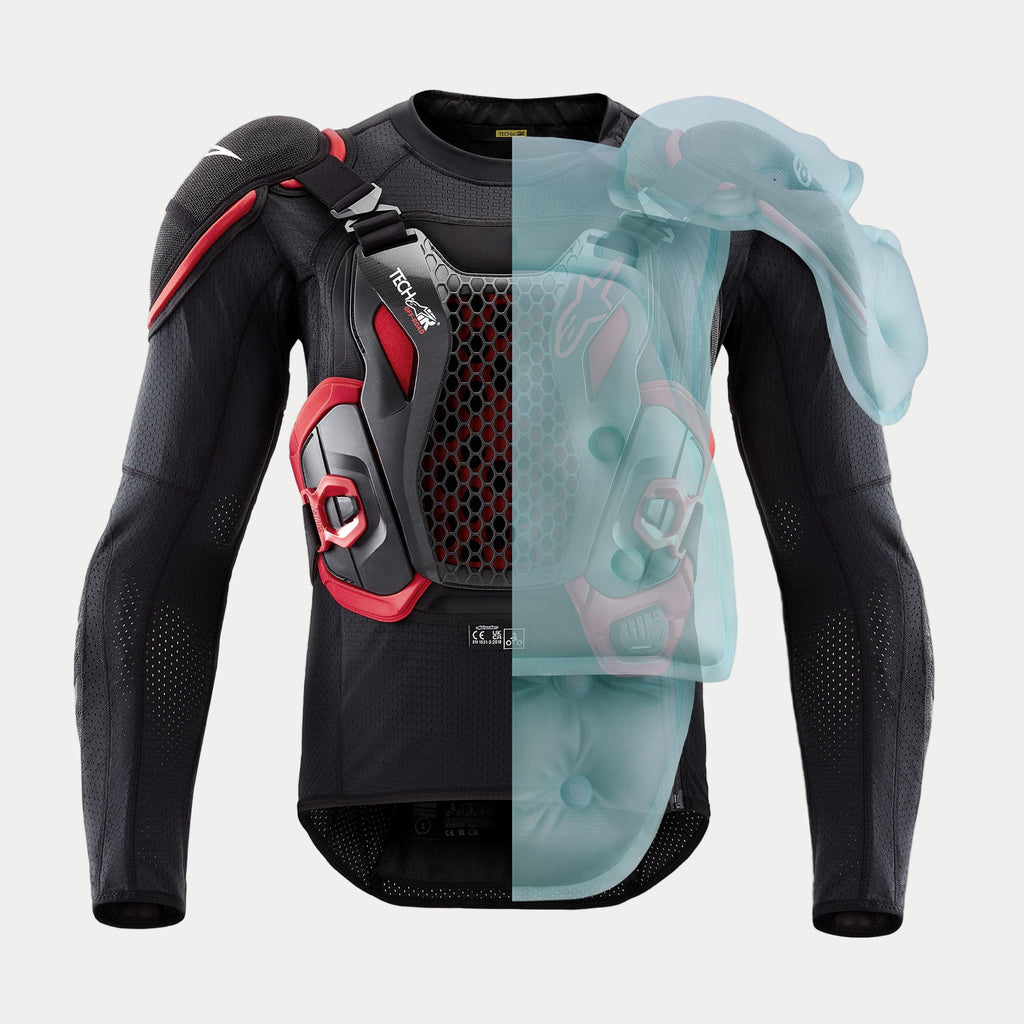 Tech-Air® Off-Road Systeem, split-view van de zwart-rode beschermjas met een opgeblazen blauwe airbag-overlay.