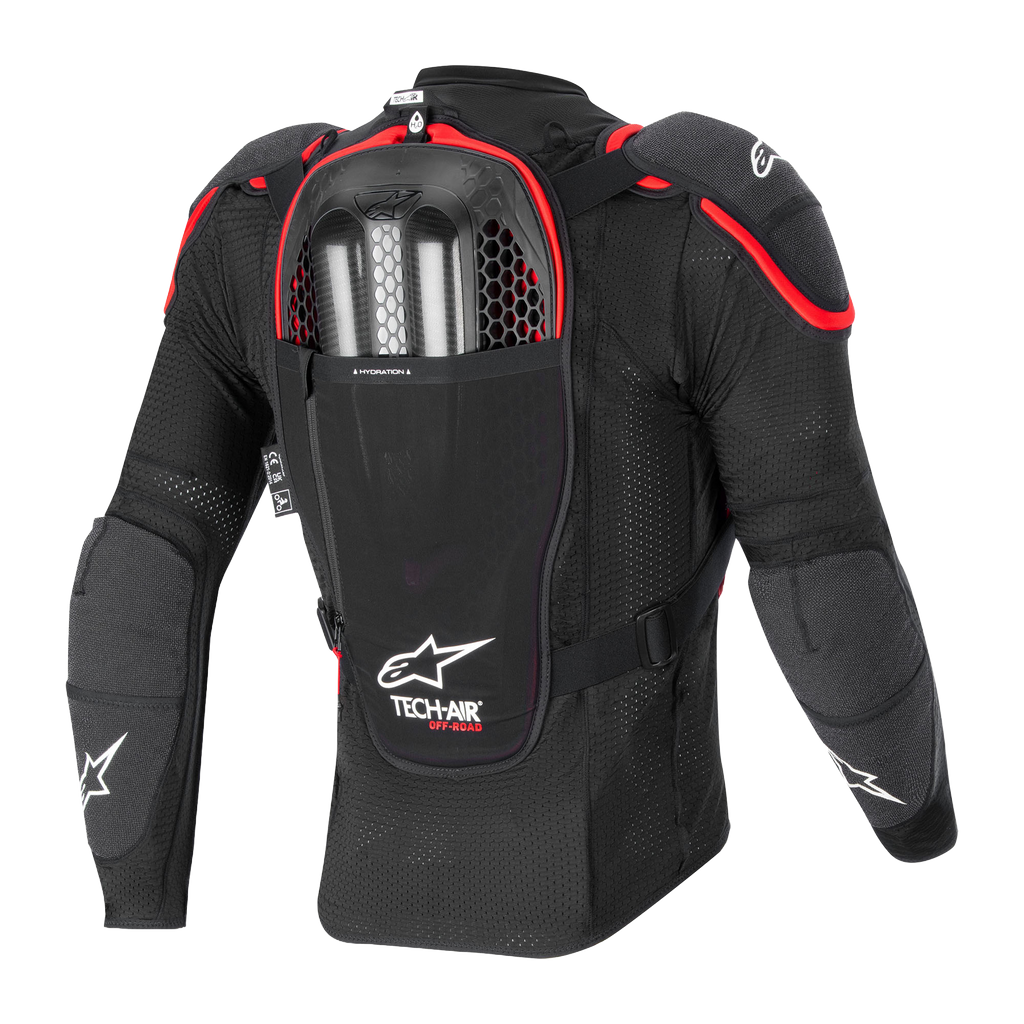 Tech-Air Off-Road Systeem, achteraanzicht, zwarte en rode mesh beschermjas met rugbeschermer en dubbele gasinflators.