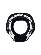 Alpinestars Jeugd Sequence Nekbrace, ergonomische nekbescherming voor motorcross en MTB, zwart en wit, dubbele dichtheid schuim constructie.