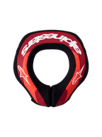 Alpinestars jeugd Sequence nekbrace, rood-witte motorcrossnekbescherming met dubbele dichtheidskern en ergonomische pasvorm.